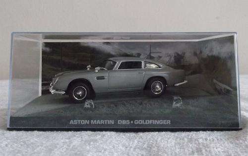 A COOL DETAILED DIE CAST MODEL OF THE ASTON MARTIN DB5 USED IN THE JAMES BOND MOVIE "GOLDFINGER"