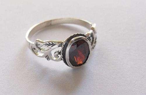 A HOT HOT STERLING SILVER RING WITH SEXY CURVES AND FACETED RED STONE ....WOW !!!