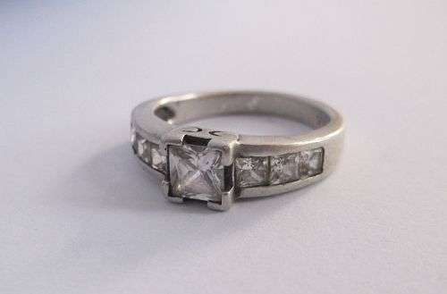 A CLASSY STERLING SILVER RING SET WITH 7 SQUARE FACETED CLEAR STONES ...QUALITY !!!