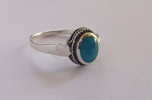 AN AWESOME SOLID STERLING SILVER RING SET WITH A CABOCHON TURQUOISE LOOK INSET !!! WOW !!!