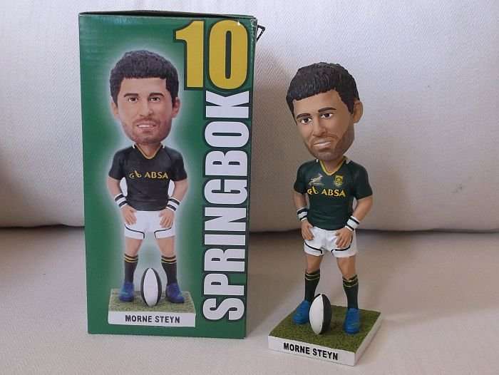 A HUMOROUS LOOKING RESIN TYPE BOBBLE HEAD CAST AS MORNE STEYN ...SA SPRINGBOK ...EXCELLENT !!