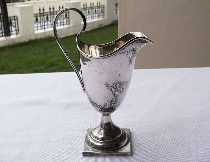 A SUPERB HALLMARKED SOLID STERLING SILVER VESSEL ...CREAMER PERHAPS....ONLY MAKERS MARK , NO DATE !!