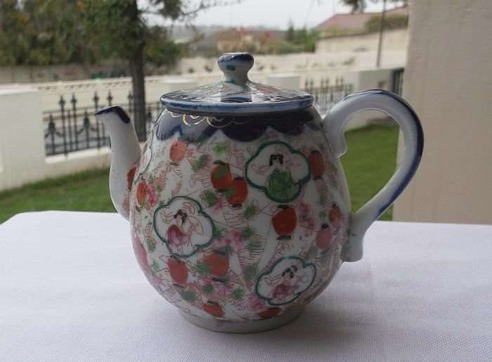 A RARE ORIENTAL TEAPOT WITH ALLOT OF DETAIL ...LOOKS VERY OLD ....SMALL SIZE ...JUST SWEET !!