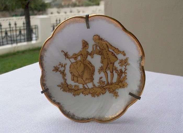 AN ADORABLE VINTAGE LIMOGES FRANCE MINIATURE "CABINET PLATE" IN METAL FRAME ...TOO CUTE !!