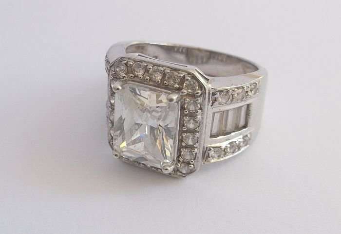 STUNNER !!! A SOLID STERLING SILVER RING WITH LOTS OF FACETED CLEAR STONES - MADE FOR AMERICAN SWISS