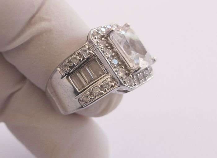 STUNNER !!! A SOLID STERLING SILVER RING WITH LOTS OF FACETED CLEAR STONES - MADE FOR AMERICAN SWISS