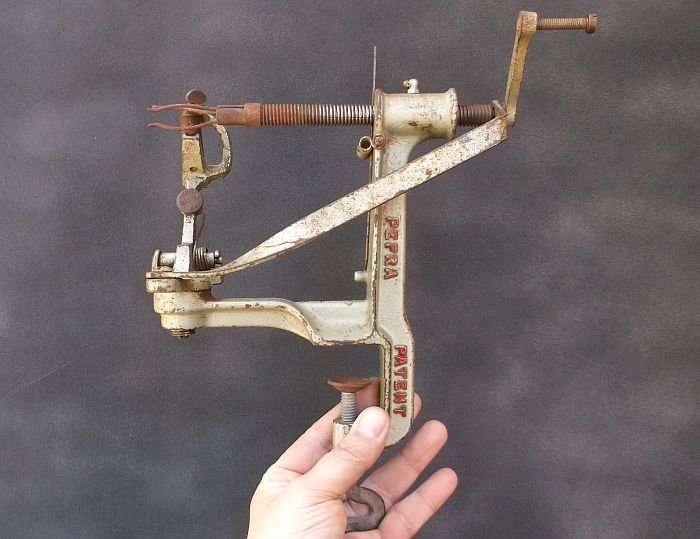 AN EXTREMELY RARE OLD FRUIT / VEGETABLE PEELER