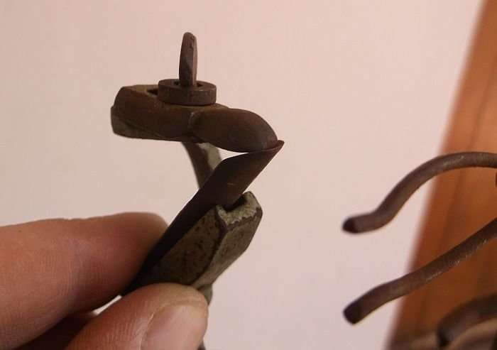 AN EXTREMELY RARE OLD FRUIT / VEGETABLE PEELER