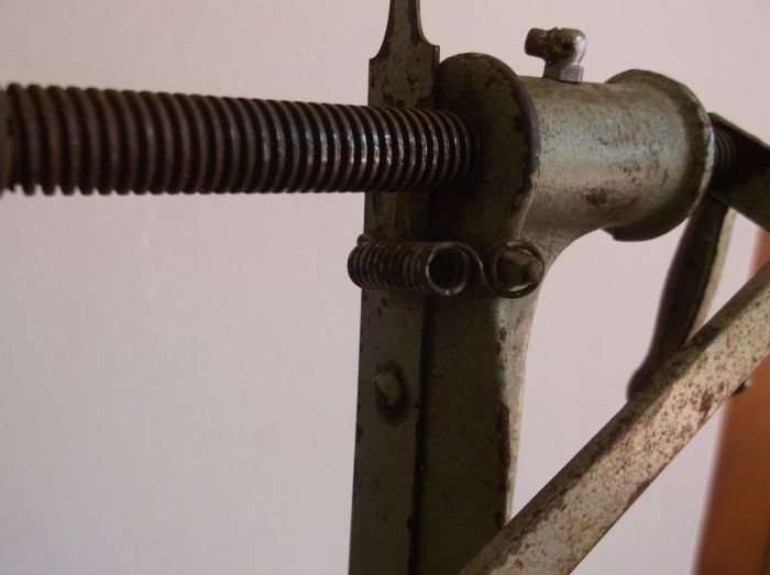 AN EXTREMELY RARE OLD FRUIT / VEGETABLE PEELER