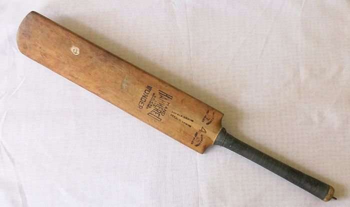 AWESOME !!! VINTAGE 1957 CRICKET BAT AUTOGRAPHED !!! GRIQUAS VS MARYLEBONE @ DE BEERS STADIUM !!!WOW