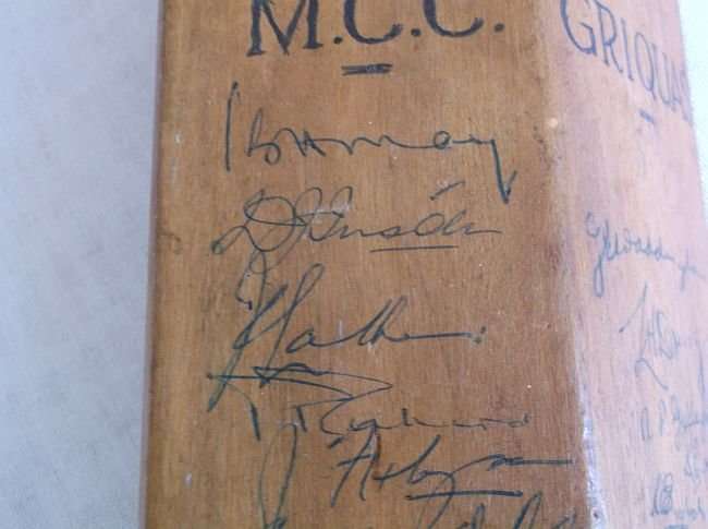 AWESOME !!! VINTAGE 1957 CRICKET BAT AUTOGRAPHED !!! GRIQUAS VS MARYLEBONE @ DE BEERS STADIUM !!!WOW