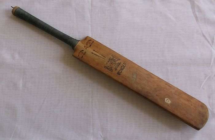 AWESOME !!! VINTAGE 1957 CRICKET BAT AUTOGRAPHED !!! GRIQUAS VS MARYLEBONE @ DE BEERS STADIUM !!!WOW