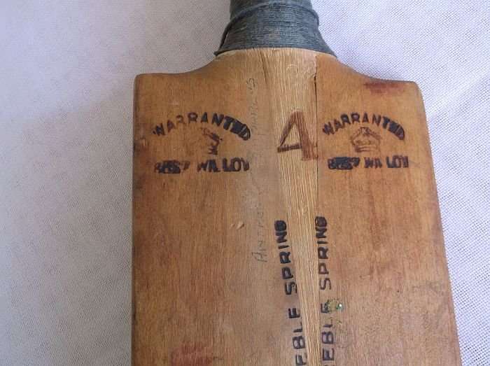 AWESOME !!! VINTAGE 1957 CRICKET BAT AUTOGRAPHED !!! GRIQUAS VS MARYLEBONE @ DE BEERS STADIUM !!!WOW