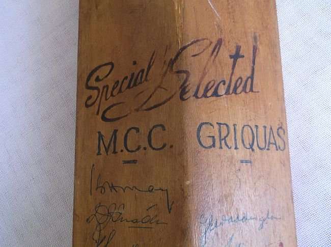 AWESOME !!! VINTAGE 1957 CRICKET BAT AUTOGRAPHED !!! GRIQUAS VS MARYLEBONE @ DE BEERS STADIUM !!!WOW