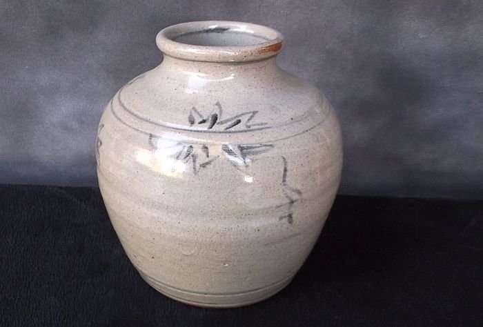 A RARE POTTERY VASE BY SA ARTIST / POTTER DAAN VERWEY