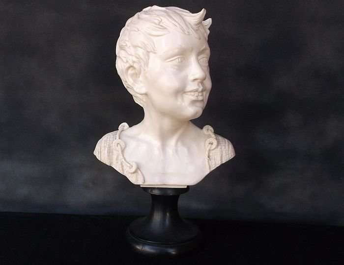 A LARGE RESIN BUST OF A YOUNG BOY ON A PLINTH SIGNED A. SANTINI - TOP CLASS !!!