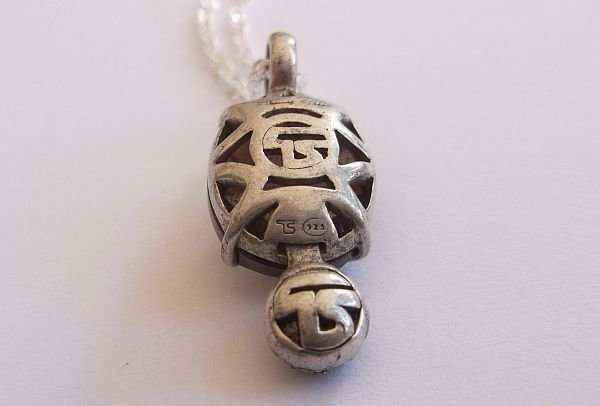 A STERLING SILVER NECKLACE WITH A DESIGNER STAMPED STERLING SILVER GEMSTONE PENDANT
