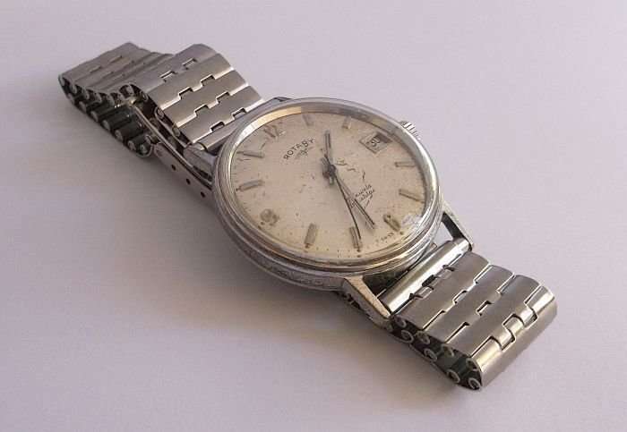 A GREAT LOOKING WORKING VINTAGE MENS WIND UP ROTARY WRISTWATCH WITH DATE WINDOW...WOW !!!!