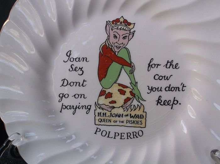 A VINTAGE HUMOROUS PLATE BY MYOTT ENGLAND ....POLPERRO ...JOANS COTTAGE POTTERY