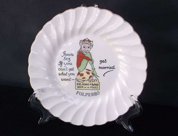 AN OLD AND HUMOROUS PLATE BY MYOTT ENGLAND ....POLPERRO ...JOANS COTTAGE POTTERY