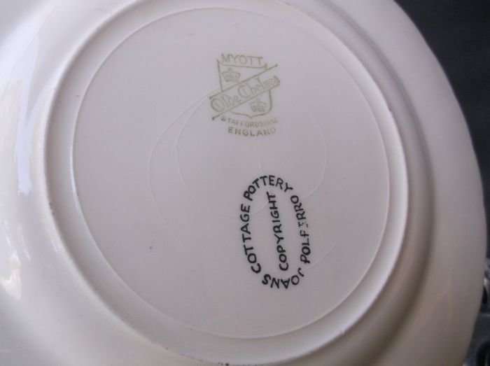 AN OLD AND HUMOROUS PLATE BY MYOTT ENGLAND ....POLPERRO ...JOANS COTTAGE POTTERY