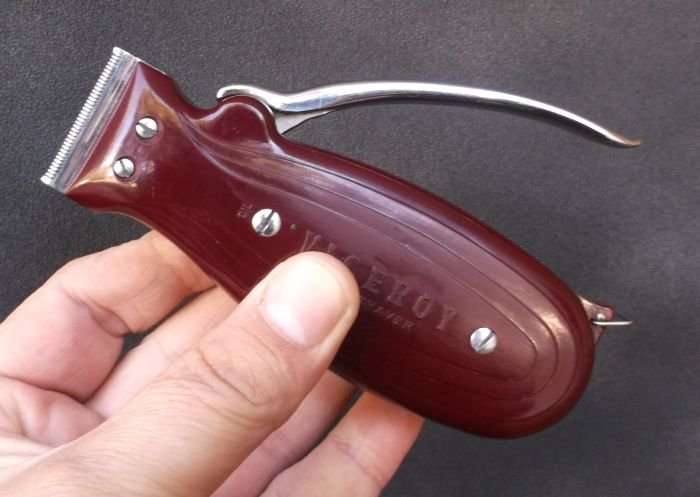 AMAZING !!! A VINTAGE 1940`S BAKELITE CLOCKWORK DRY SHAVER BY VICEROY IN ORIGINAL BOX