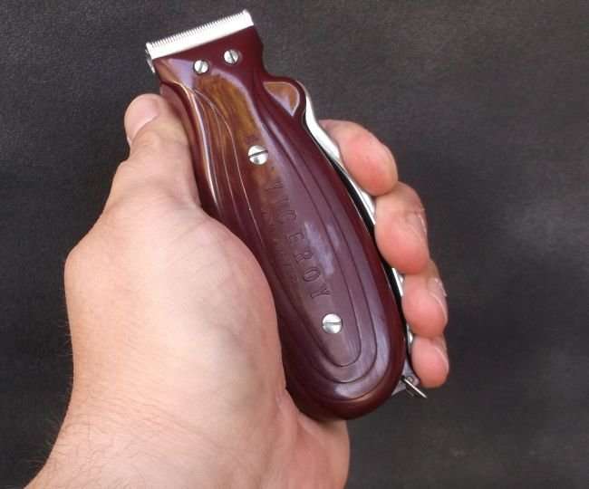 AMAZING !!! A VINTAGE 1940`S BAKELITE CLOCKWORK DRY SHAVER BY VICEROY IN ORIGINAL BOX