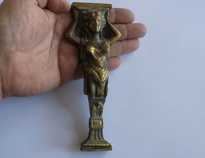 A STUNNING OLD BRONZE / BRASS FITTING ....FEMALE FIGURE ...FOR FURNITURE PERHAPS ?? MUST SEE !!