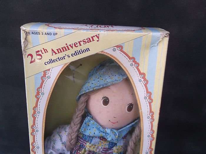 A VERY SWEET VINTAGE 1993 ORIGINAL HOLLY HOBBY RAG DOLL IN HER ORIGINAL BOX ...WOW !!!