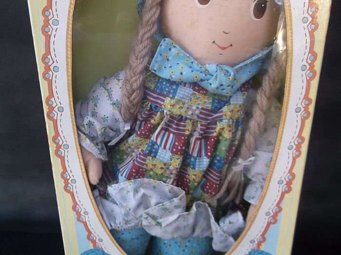 A VERY SWEET VINTAGE 1993 ORIGINAL HOLLY HOBBY RAG DOLL IN HER ORIGINAL BOX ...WOW !!!