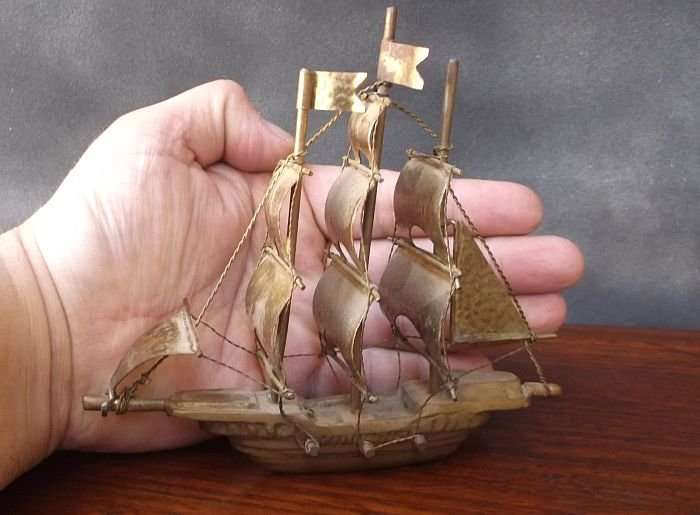 A VINTAGE DETAILED BRASS SHIP LOOKING FOR A PLINTH ....VERY COOL AND HEAVY