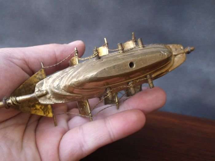 A VINTAGE DETAILED BRASS SHIP LOOKING FOR A PLINTH ....VERY COOL AND HEAVY