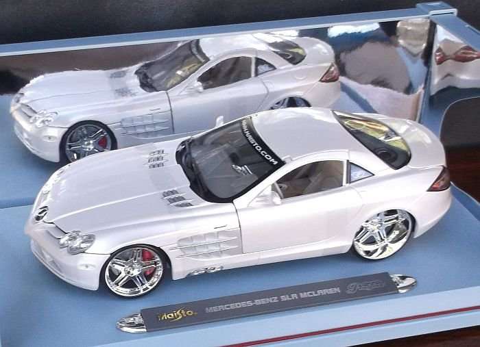 A STUNNING 1:18 SCALE DIE CAST METAL MODEL OF THE MERCEDES - BENZ SLR MCLAREN...PLAYERZ EDITION..WOW