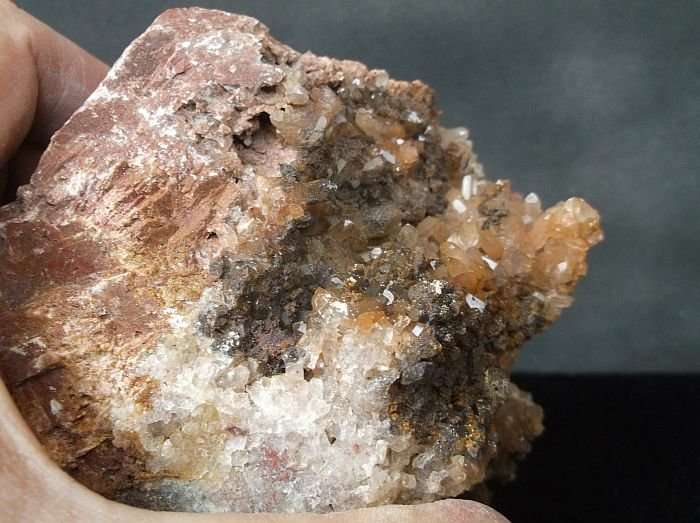 ROCKS & MINERALS COLLECTION - AN UNUSUAL QUARTZ CLUSTER
