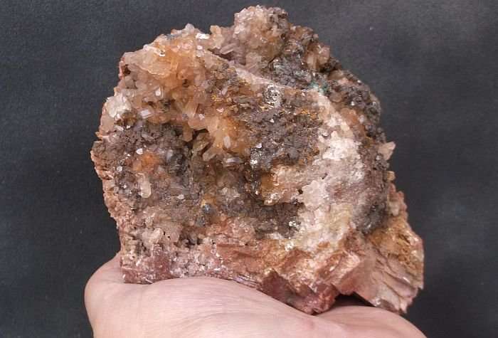 ROCKS & MINERALS COLLECTION - AN UNUSUAL QUARTZ CLUSTER