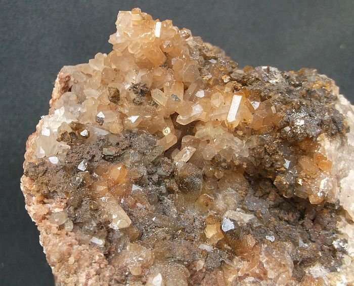 ROCKS & MINERALS COLLECTION - AN UNUSUAL QUARTZ CLUSTER