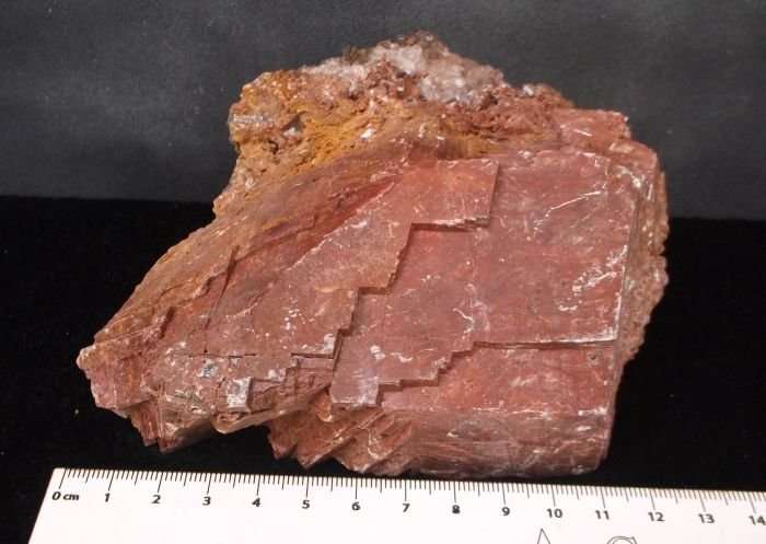 ROCKS & MINERALS COLLECTION - AN UNUSUAL QUARTZ CLUSTER
