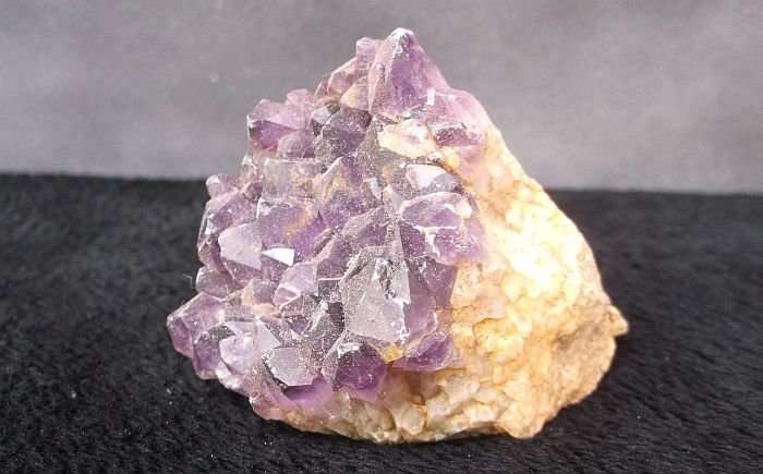 ROCKS & MINERALS COLLECTION - AMETHYST CLUSTER