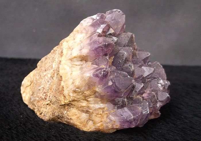 ROCKS & MINERALS COLLECTION - AMETHYST CLUSTER