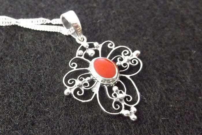 NEW STYLE !!! A 45 CM STERLING SILVER NECKLACE WITH A STERLING SILVER FILIGREE CROSS PENDANT !!! WOW