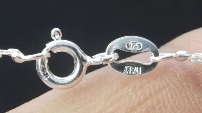 NEW STYLE !!! A 45 CM STERLING SILVER NECKLACE WITH A STERLING SILVER FILIGREE CROSS PENDANT !!! WOW