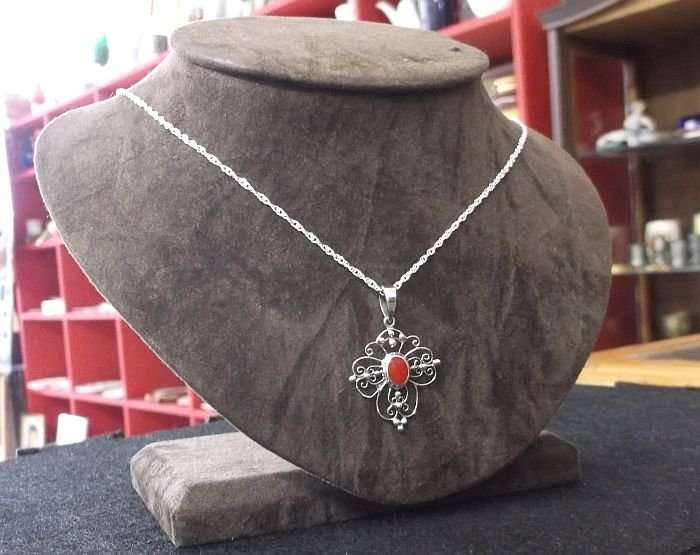 NEW STYLE !!! A 45 CM STERLING SILVER NECKLACE WITH A STERLING SILVER FILIGREE CROSS PENDANT !!! WOW