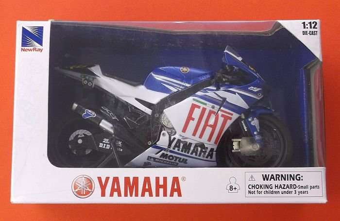 !!! VALENTINO ROSSI !!! NO 46 ( 2007 ) DIE CAST METAL MODEL OF THE YAMAHA YZR-M1....SCALE 1:12 !!!!