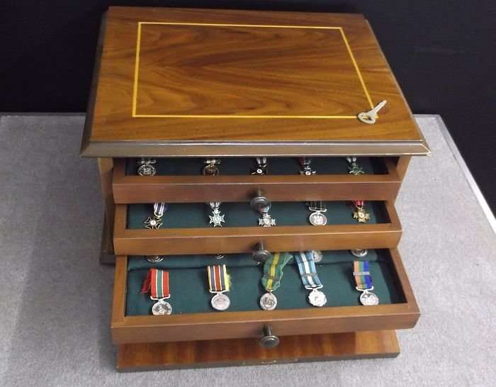 THE LIVINGSTONE MINT " RHODESIAN HONOURS AND AWARDS " SET NUMBER 473 - 45 MINIATURE MEDALS WITH BOX