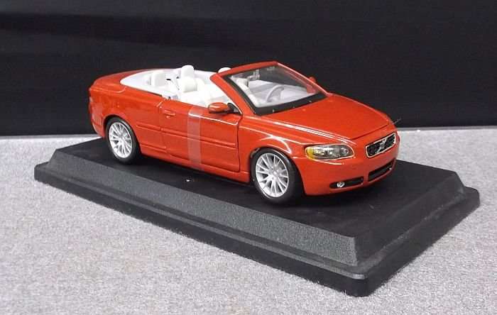 STUNNING DIE CAST METAL MODEL OF THE VOLVO C70 CABRIOLET ....IMMACULATE CONDITION...WOW !!!