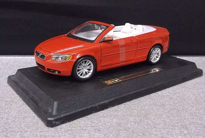 STUNNING DIE CAST METAL MODEL OF THE VOLVO C70 CABRIOLET ....IMMACULATE CONDITION...WOW !!!
