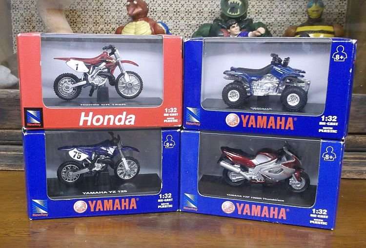BRILLIANT !!! 4 MINIATURE 1:32 SCALE DIE CAST METAL MOTORBIKES !!! EXTREME DETAILS !!!