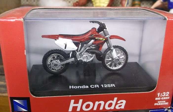 BRILLIANT !!! 4 MINIATURE 1:32 SCALE DIE CAST METAL MOTORBIKES !!! EXTREME DETAILS !!!