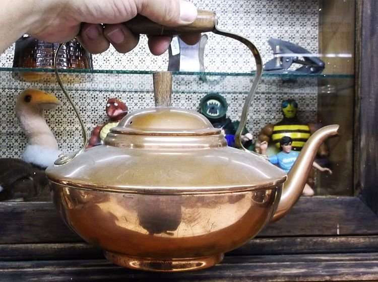 A GREAT LOOKING VINTAGE COPPER AND BRASS TEAPOT WITH WOODEN FINIAL AND HANDLE !!! WOW !!!