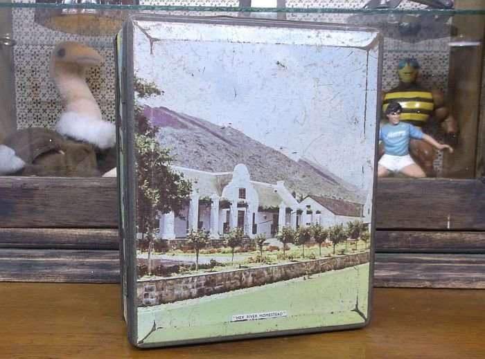 SO RARE !! AN OLD TIN DEPICTING THE "HEX RIVER HOMESTEAD" DUTCH STYLE HOME WITH OTHER AFRICANA .....